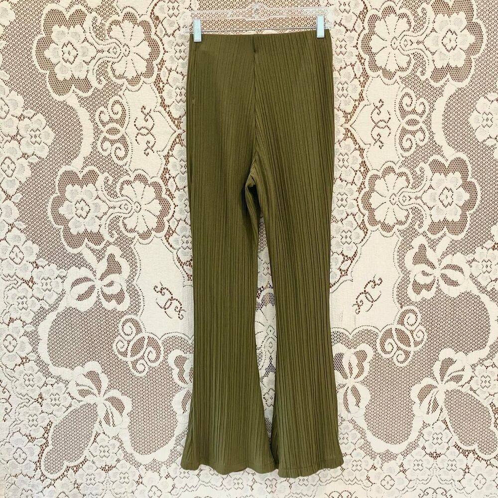 H&M women's olive green pleated flare lettuce hem pants | size medium - Picture 2 of 6